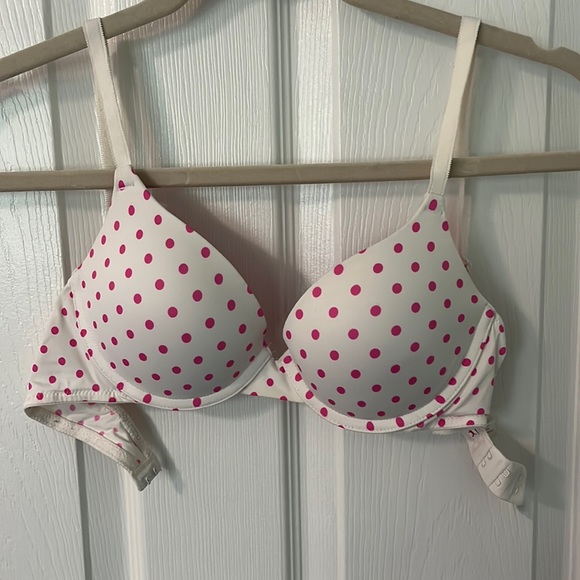 Pink Victoria’s Secret bra - Picture 1 of 3